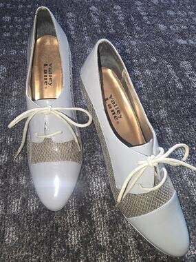Vintage 1980s / 1990s Valley Lane Grey & Faux Snakeskin Lace-Up Pumps 7M